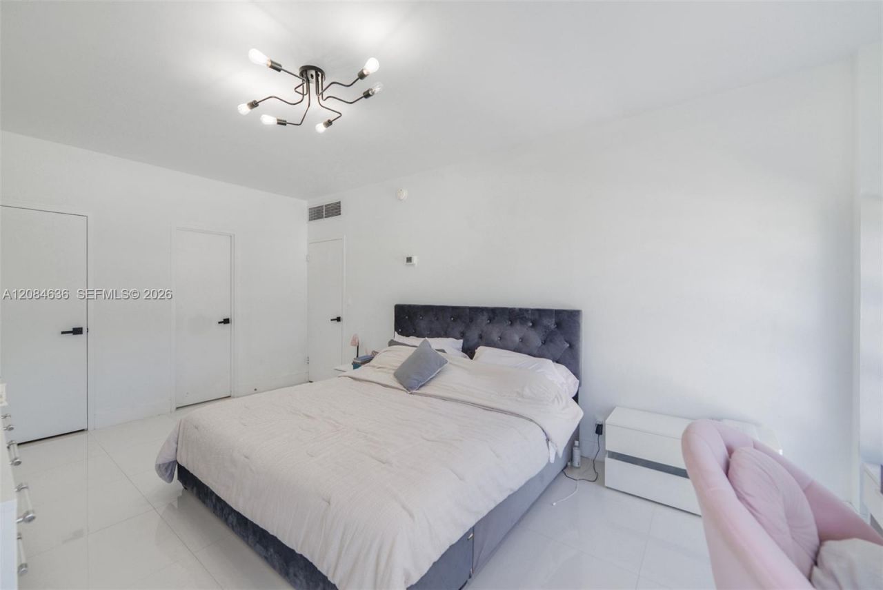 880 NE 69th St , Unit 5L, Miami, FL 33138 Photo