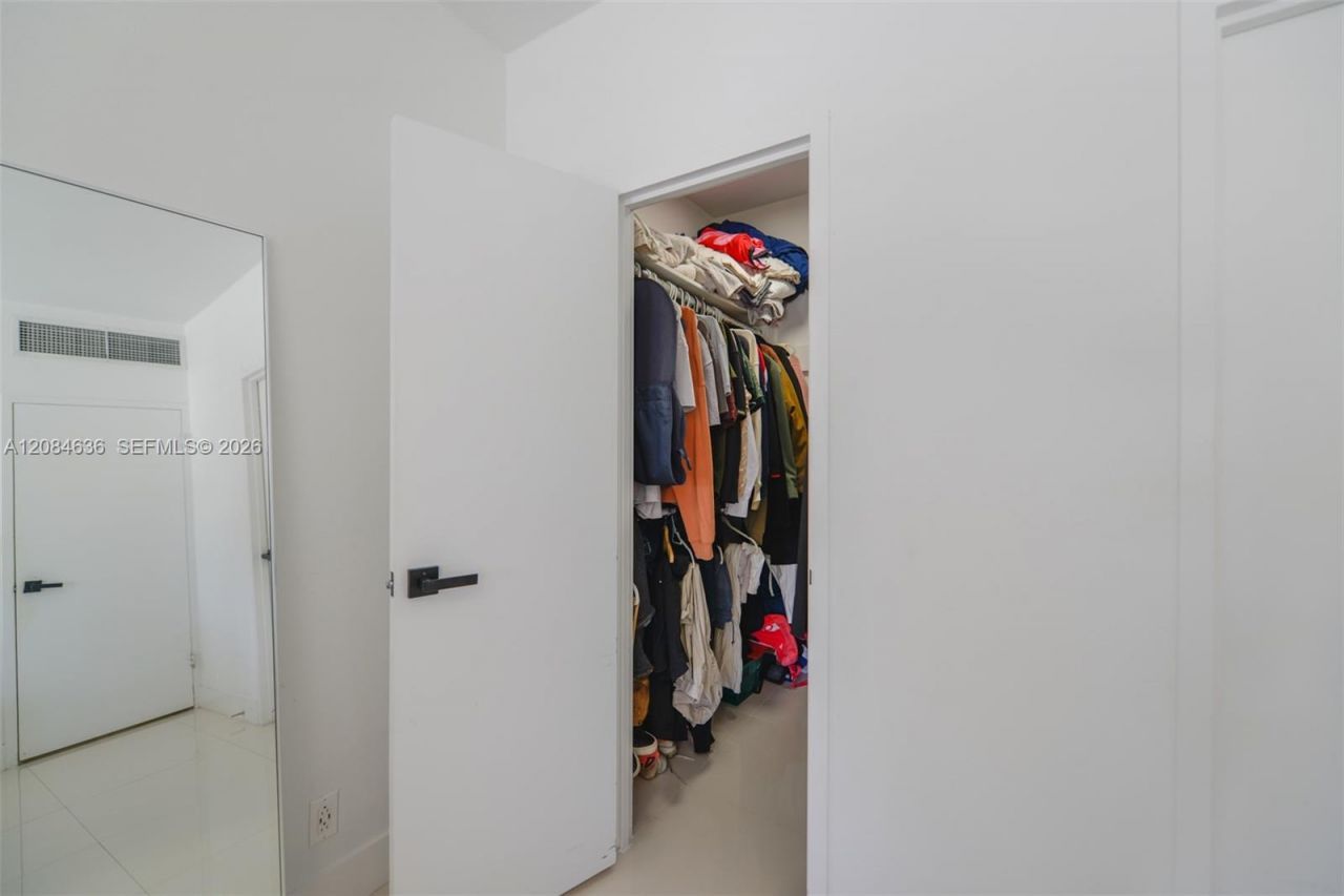 880 NE 69th St , Unit 5L, Miami, FL 33138 Photo