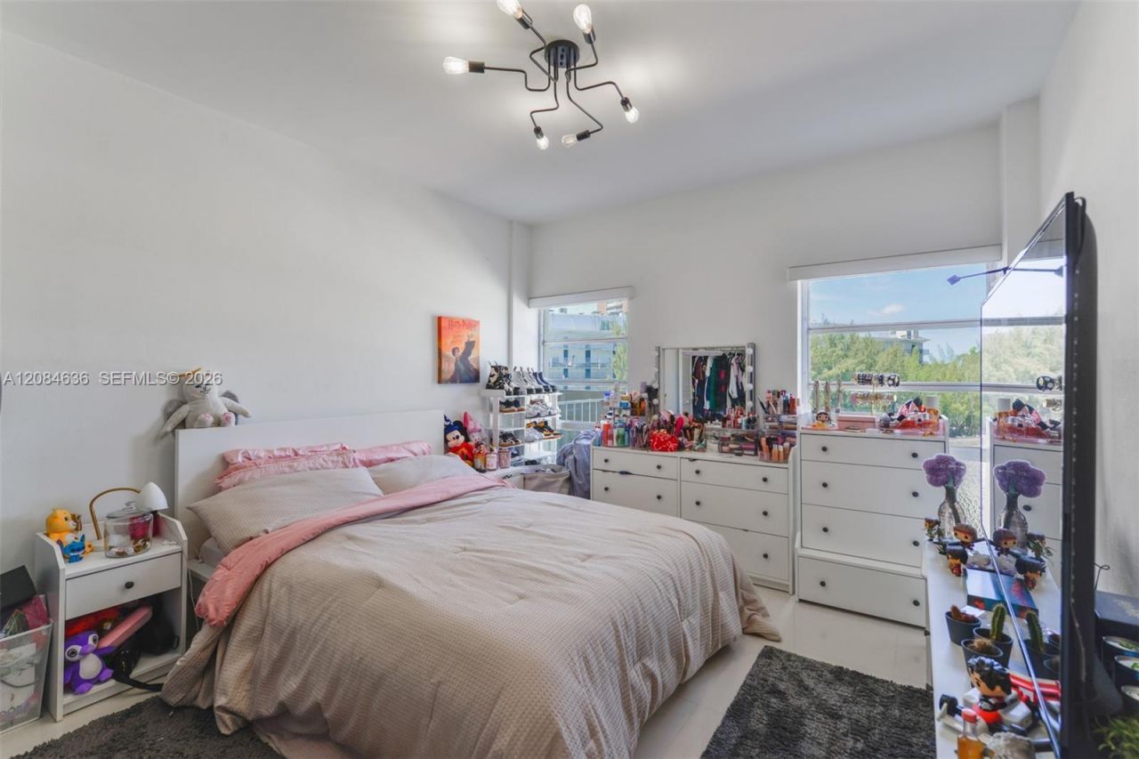 880 NE 69th St , Unit 5L, Miami, FL 33138 Photo