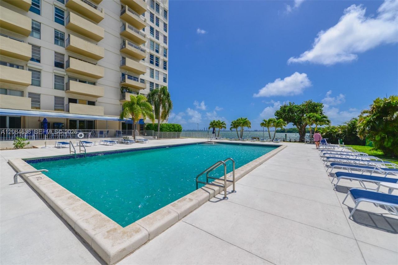 880 NE 69th St , Unit 5L, Miami, FL 33138 Photo