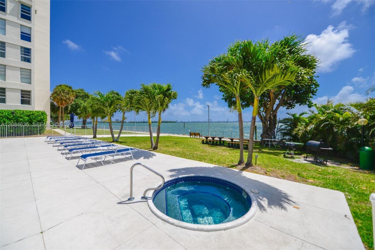 880 NE 69th St , Unit 5L, Miami, FL 33138 Photo