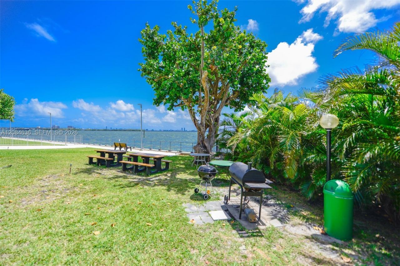 880 NE 69th St , Unit 5L, Miami, FL 33138 Photo