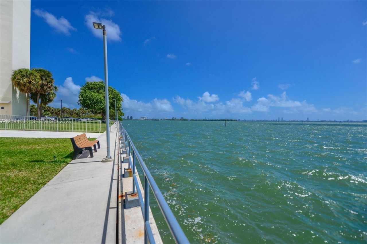 880 NE 69th St , Unit 5L, Miami, FL 33138 Photo