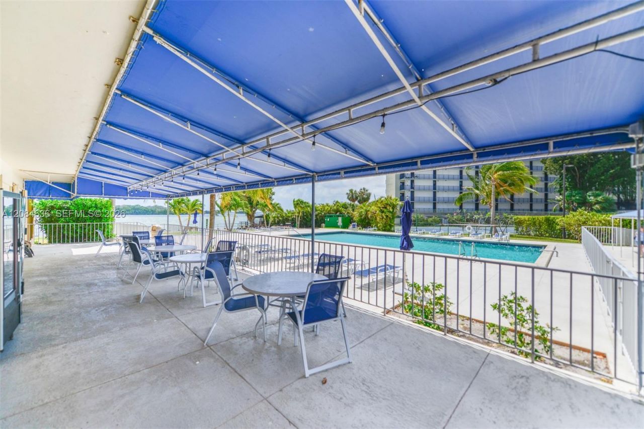 880 NE 69th St , Unit 5L, Miami, FL 33138 Photo