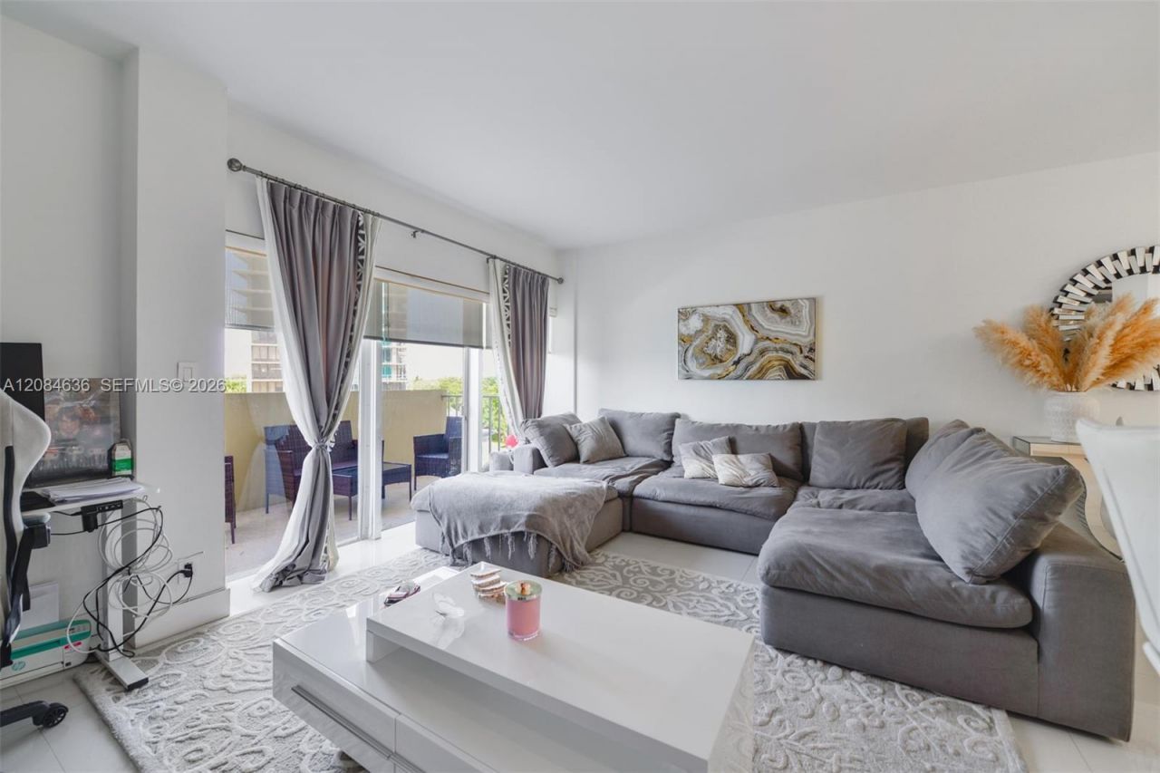 880 NE 69th St , Unit 5L, Miami, FL 33138 Photo