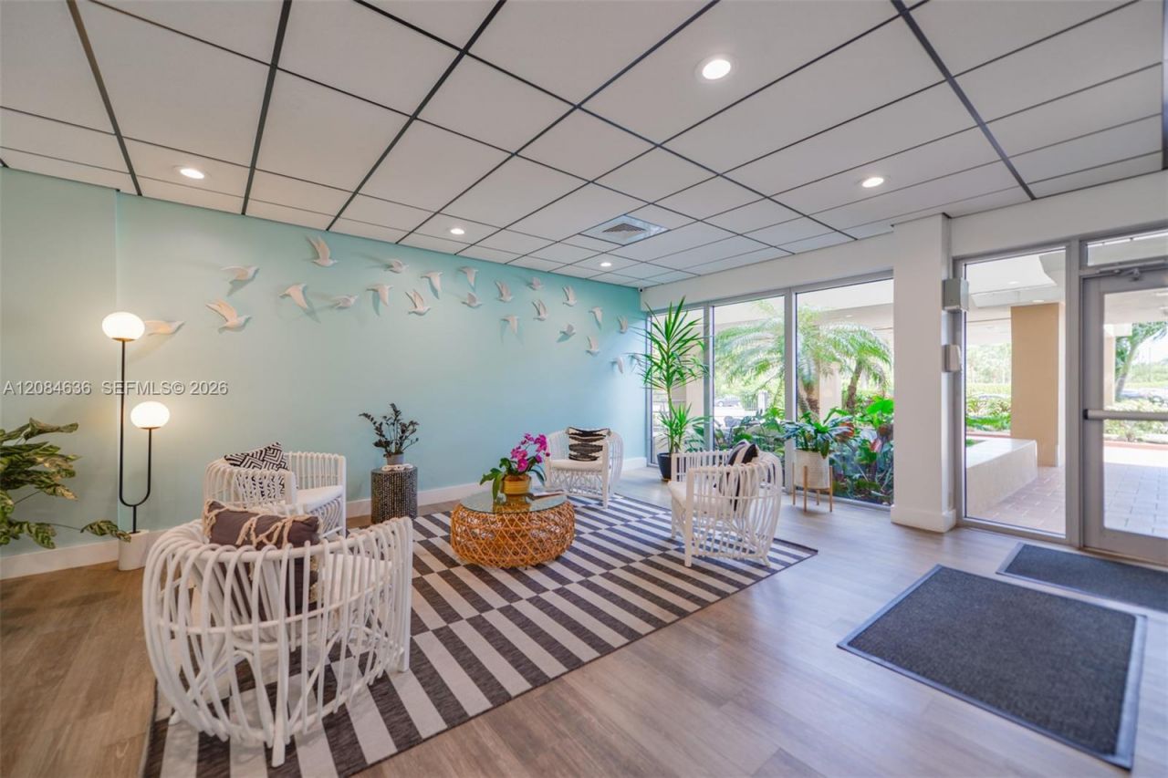 880 NE 69th St , Unit 5L, Miami, FL 33138 Photo