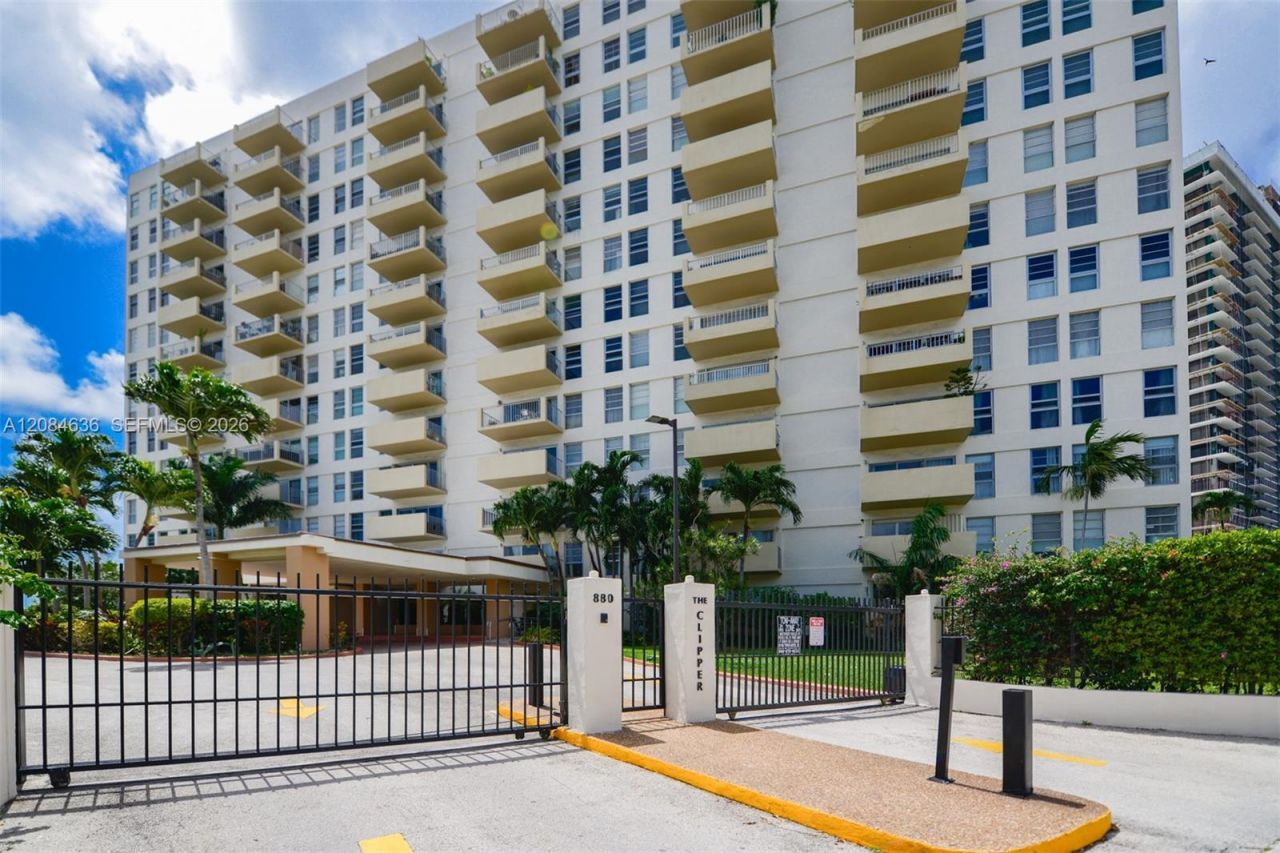 880 NE 69th St , Unit 5L, Miami, FL 33138 Photo
