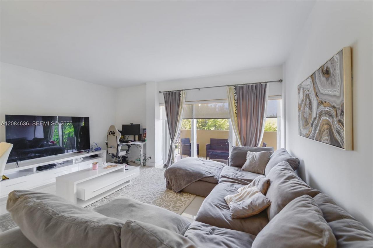 880 NE 69th St , Unit 5L, Miami, FL 33138 Photo