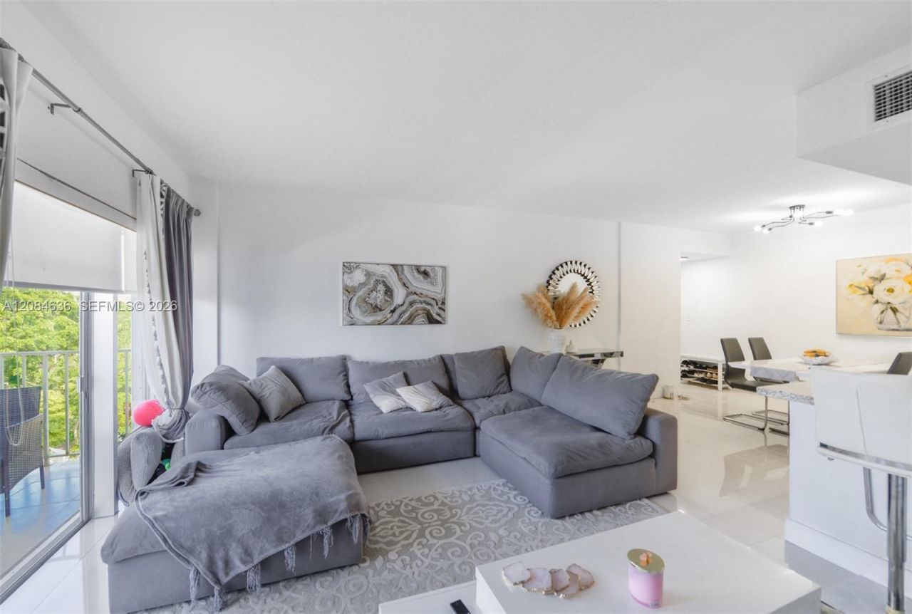 880 NE 69th St , Unit 5L, Miami, FL 33138 Photo