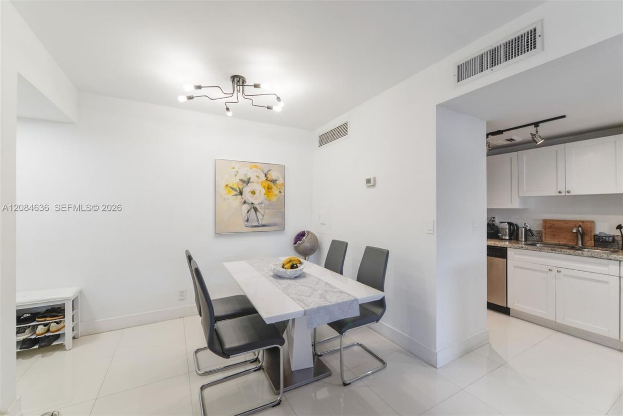 880 NE 69th St , Unit 5L, Miami, FL 33138 Photo