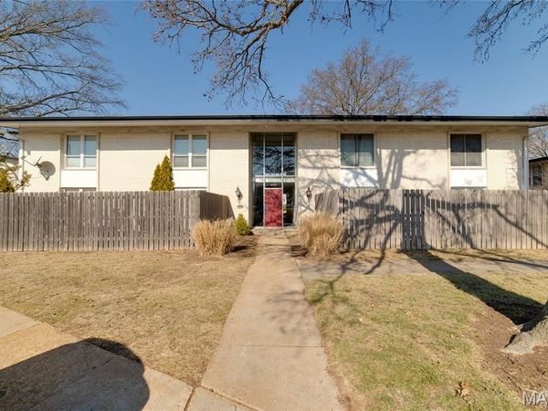 10451 Briarbend Drive , Unit 4, St Louis, MO 63146
