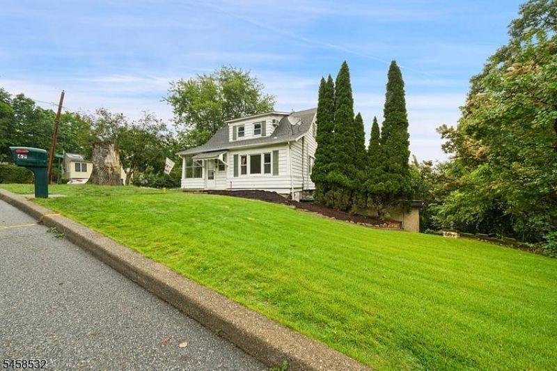 62 Vreeland Ave, Bloomingdale, NJ 07403 Main Photo