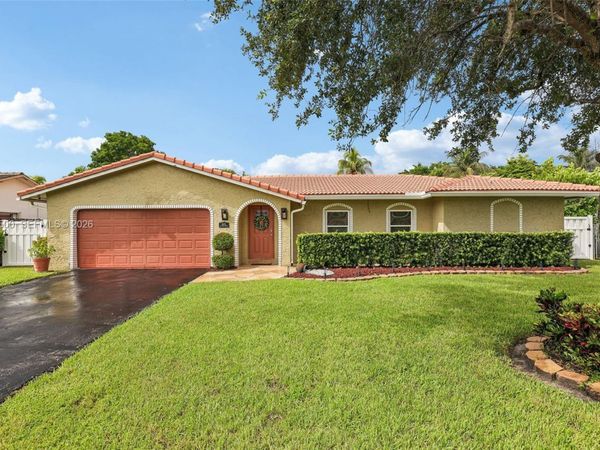 8835 NW 27th St, Coral Springs, FL 33065