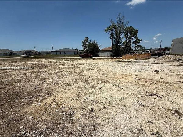 2208 NE 39th TER , Cape Coral, FL 33909