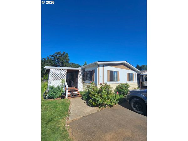 1267 TUCKER RD, Unit 18, Hood River, OR 97031
