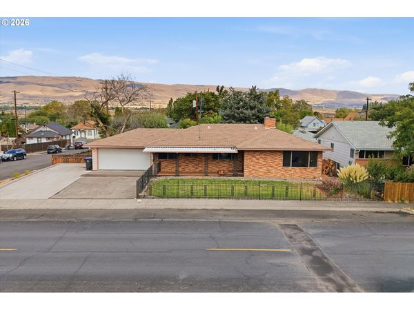 601 E 12TH ST, The Dalles, OR 97058