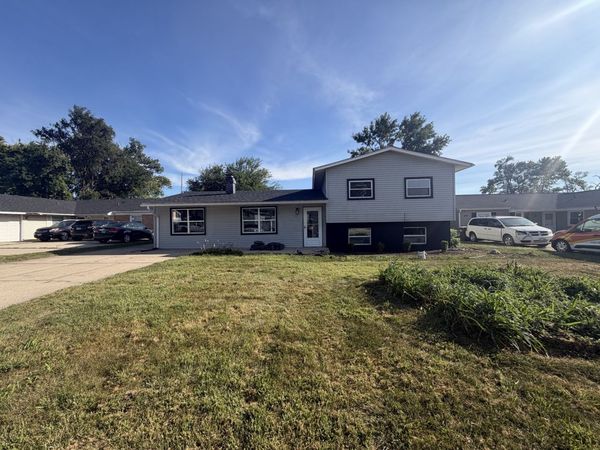547 Redwood Road , Bolingbrook, IL 60440
