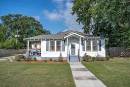 2729 College Street photo 4