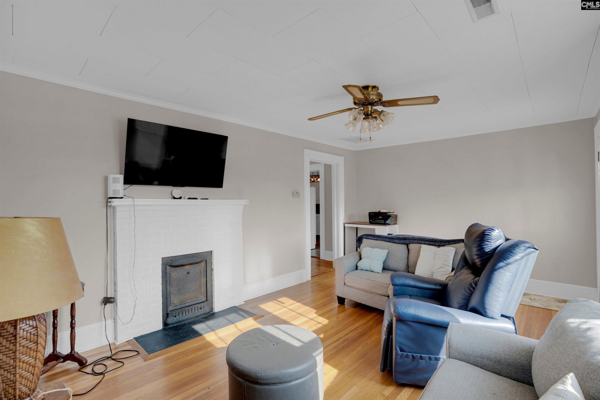 2729 College Street Photo 6