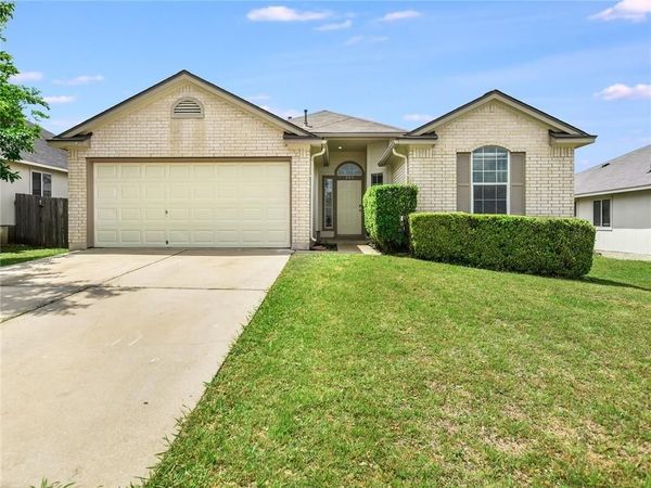 305 Dana DR , Hutto, TX 78634