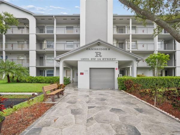 12501 SW 14th St, Unit 401R, Pembroke Pines, FL 33027