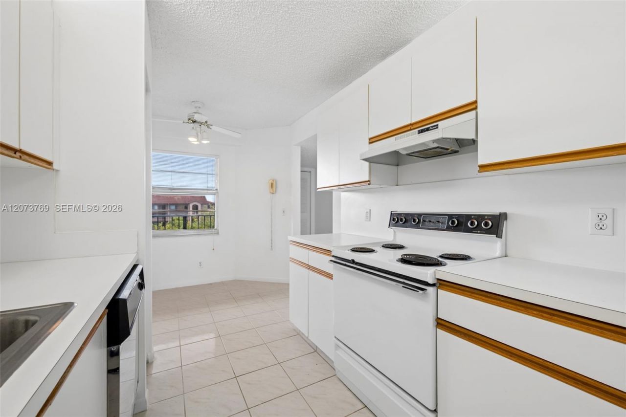 12501 SW 14th St, Unit 401R, Pembroke Pines, FL 33027 Photo