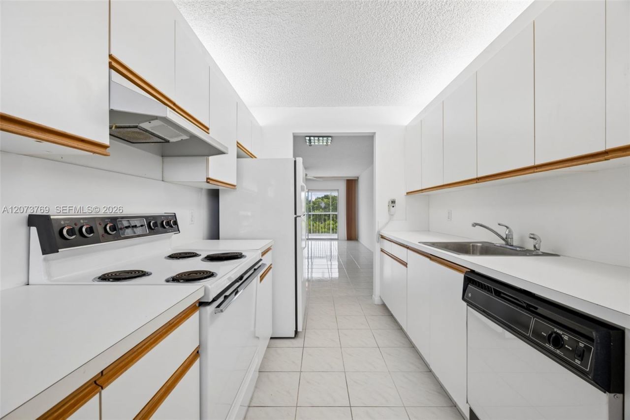 12501 SW 14th St, Unit 401R, Pembroke Pines, FL 33027 Photo
