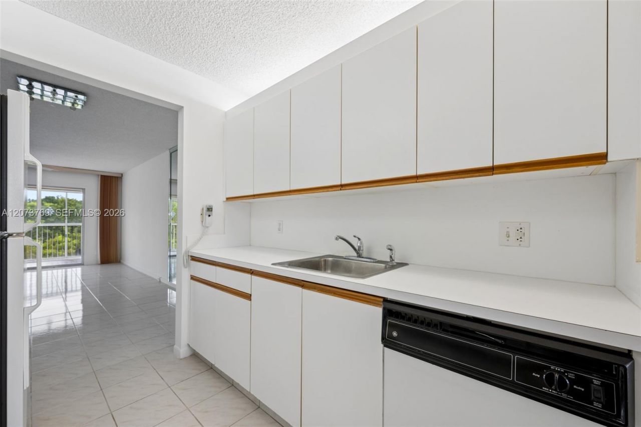 12501 SW 14th St, Unit 401R, Pembroke Pines, FL 33027 Photo