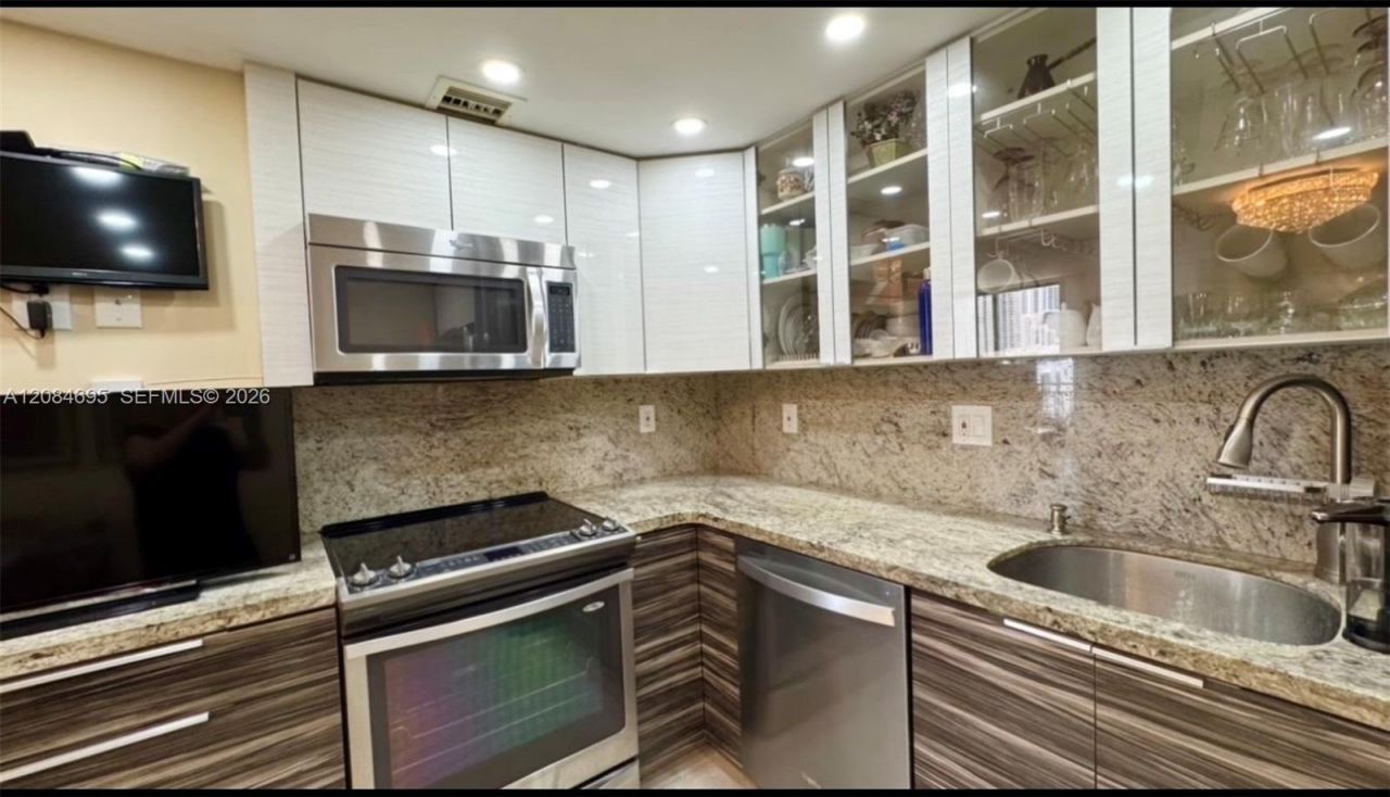 210 174th St, Unit 2415, Sunny Isles Beach, FL 33160 Photo