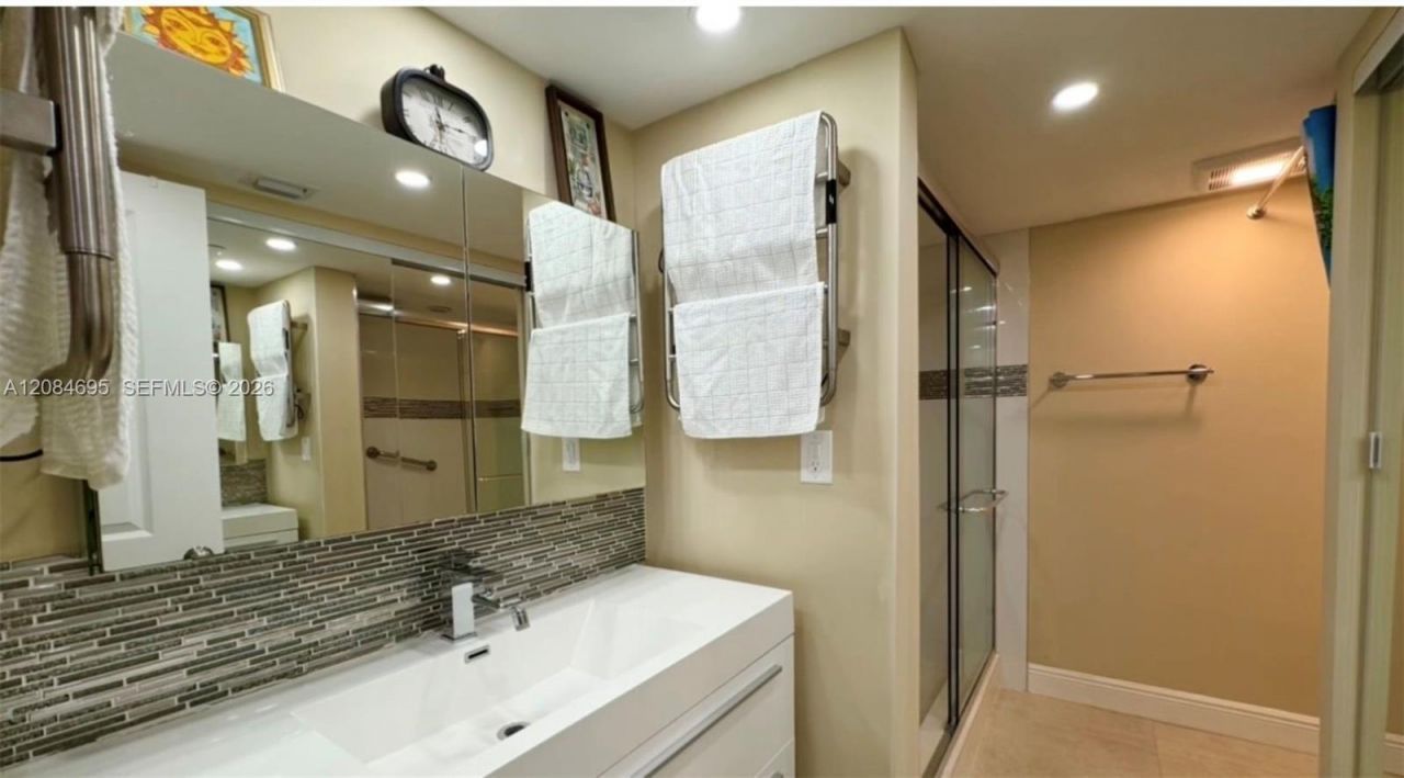 210 174th St, Unit 2415, Sunny Isles Beach, FL 33160 Photo