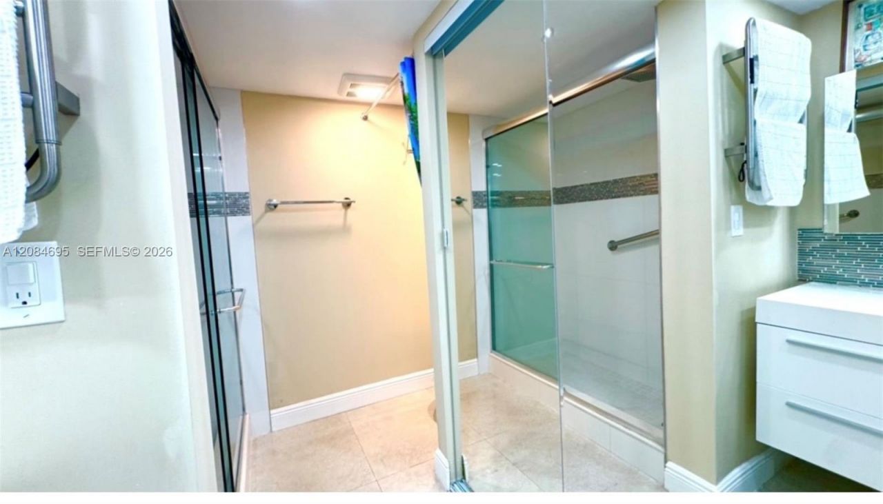 210 174th St, Unit 2415, Sunny Isles Beach, FL 33160 Photo