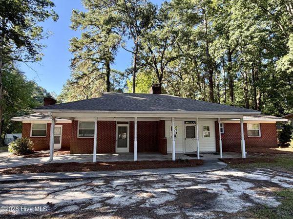 915 SE Greenville Boulevard, Greenville, NC 27858
