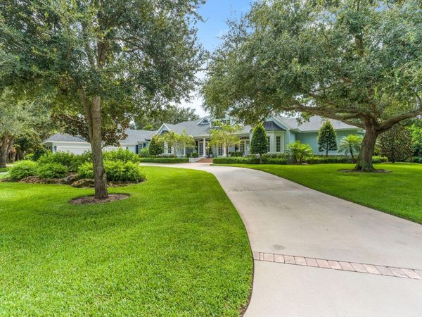 1100 Carolina Circle SW, Vero Beach, FL 32962