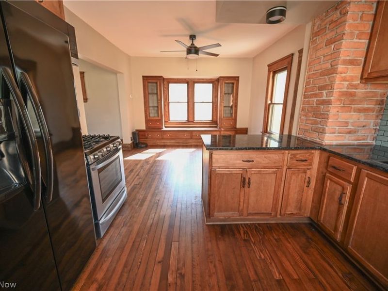 16805 Larchwood Avenue, Cleveland, OH 44135 Photo 10