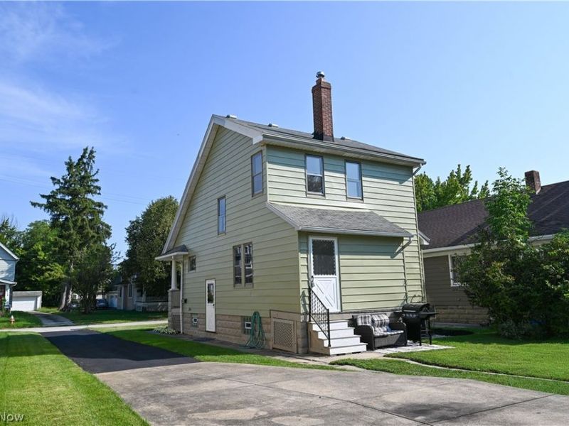 16805 Larchwood Avenue, Cleveland, OH 44135 Photo 2