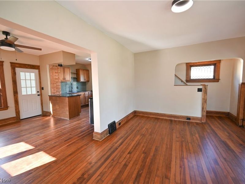 16805 Larchwood Avenue, Cleveland, OH 44135 Photo 4