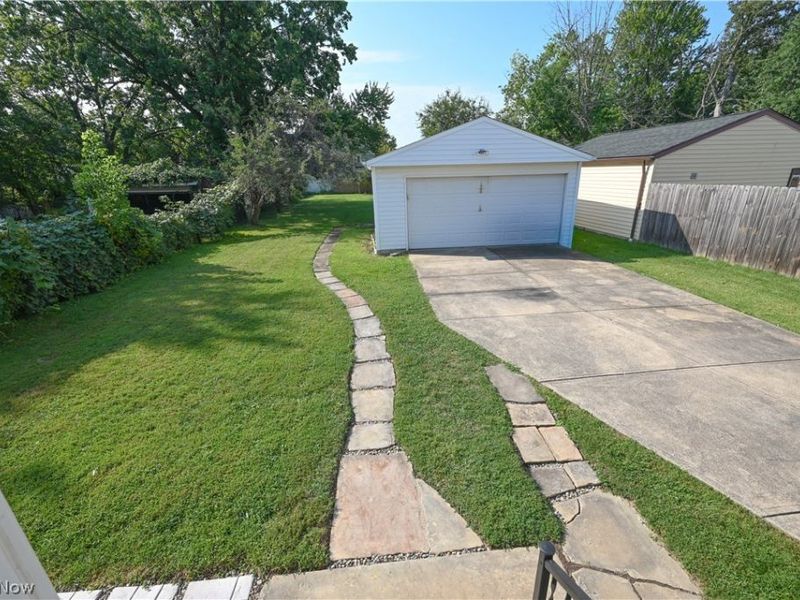 16805 Larchwood Avenue, Cleveland, OH 44135 Photo 7
