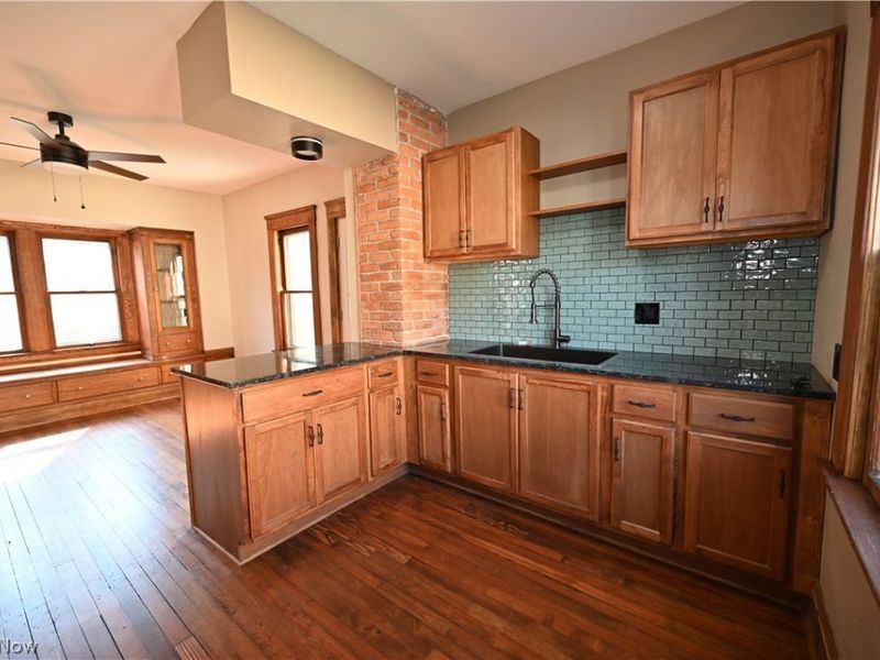 16805 Larchwood Avenue, Cleveland, OH 44135 Photo 9
