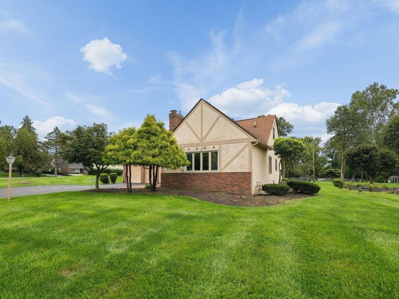 898 Plum Ridge, Columbus, OH 43213 Photo 4