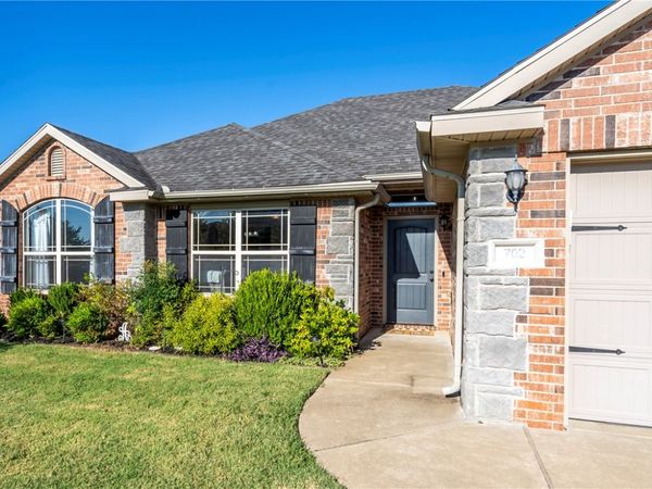 702 SW Cabriolet Street , Bentonville, AR 72712