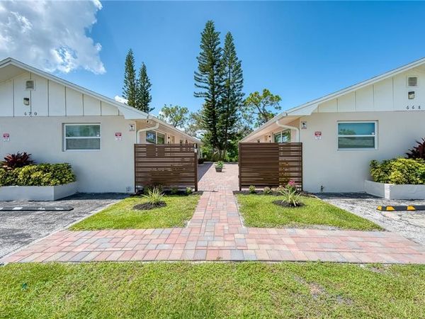 668 97th AVE N, NAPLES, FL 34108