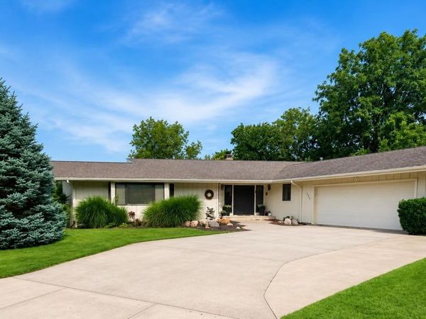 3304 Crystal Drive, Burlington, IA 52601