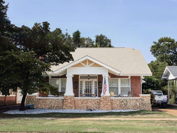707 6th St, Tuscumbia, AL 35674