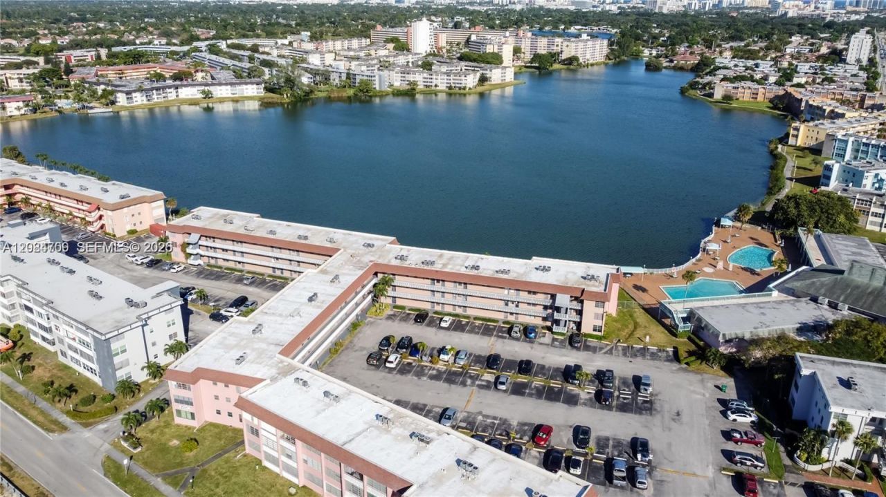 18555 NE 14th Ave , Unit 619, Miami, FL 33179 Photo