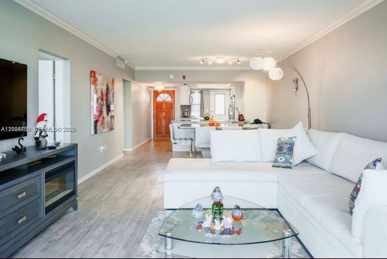 18555 NE 14th Ave , Unit 619, Miami, FL 33179 Photo