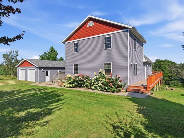 S1340 Fox'N Hounds Court, La Valle, WI 53941