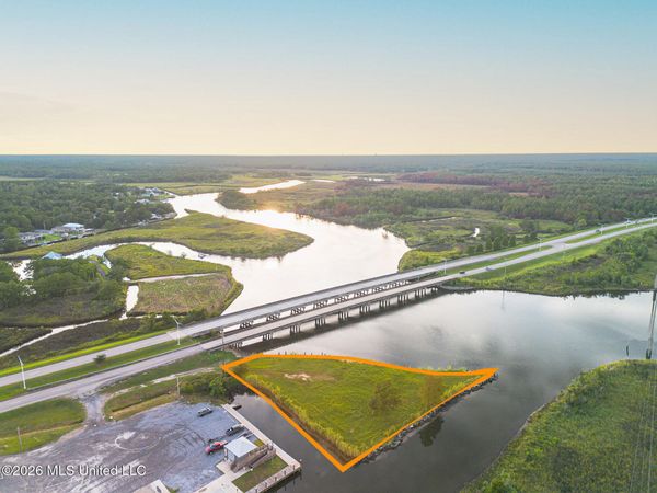 11262 Highway 603 , Bay Saint Louis, MS 39520
