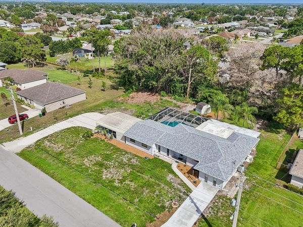 322 SE WALTERS Terrace, Port St. Lucie, FL 34983