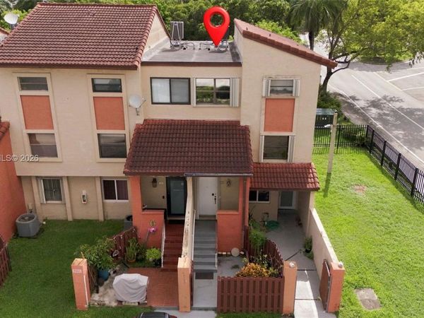9905 NW 9th St Cir , Unit 12-21, Miami, FL 33172