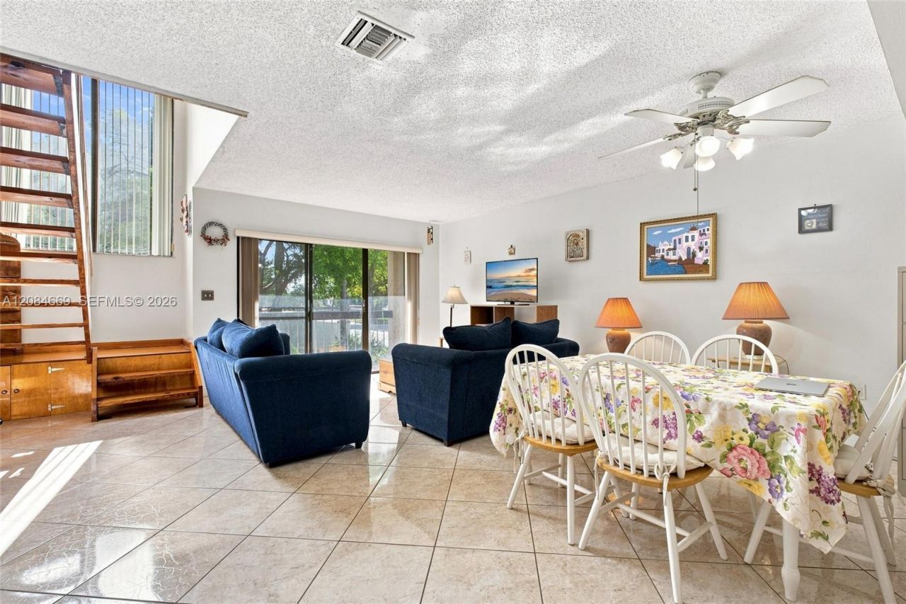 9905 NW 9th St Cir, Unit 12-21, Miami, FL 33172 Photo